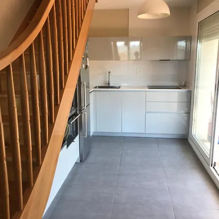 Apartamento à Côté De La Avec Piscine Climatisé