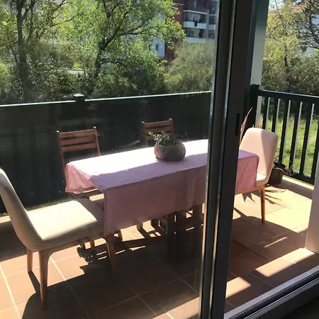 A Cote De La Avec Piscine Climatise Apartment