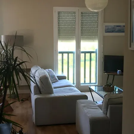 A Cote De La Avec Piscine Climatise